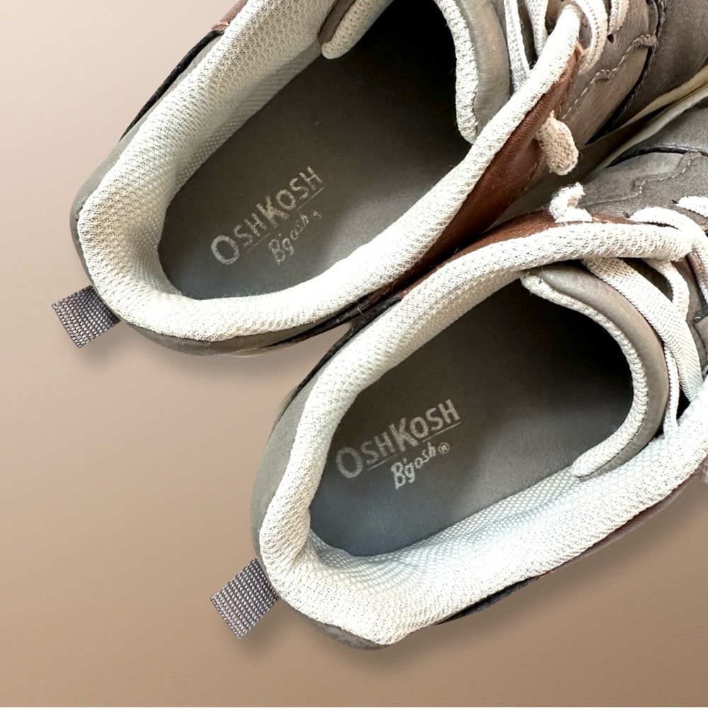 ⭐️ 5 for $25 OshKosh B'gosh Brown and Gray Boys’ Sneakers Size 2 - Picture 6 of 11